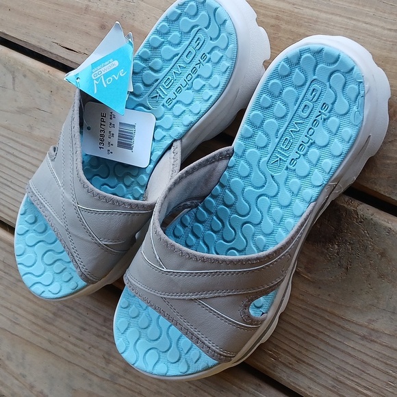 Women's skechers GO walk shoes size 8 New with tags - Picture 2 of 7